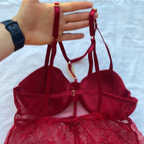 Victoria’s Secret Red Lace Long Teddy Front Slit 36C With Golden Chain Detail - Picture 11 of 11